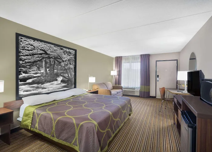 Super 8 by Wyndham Knoxville North/Powell