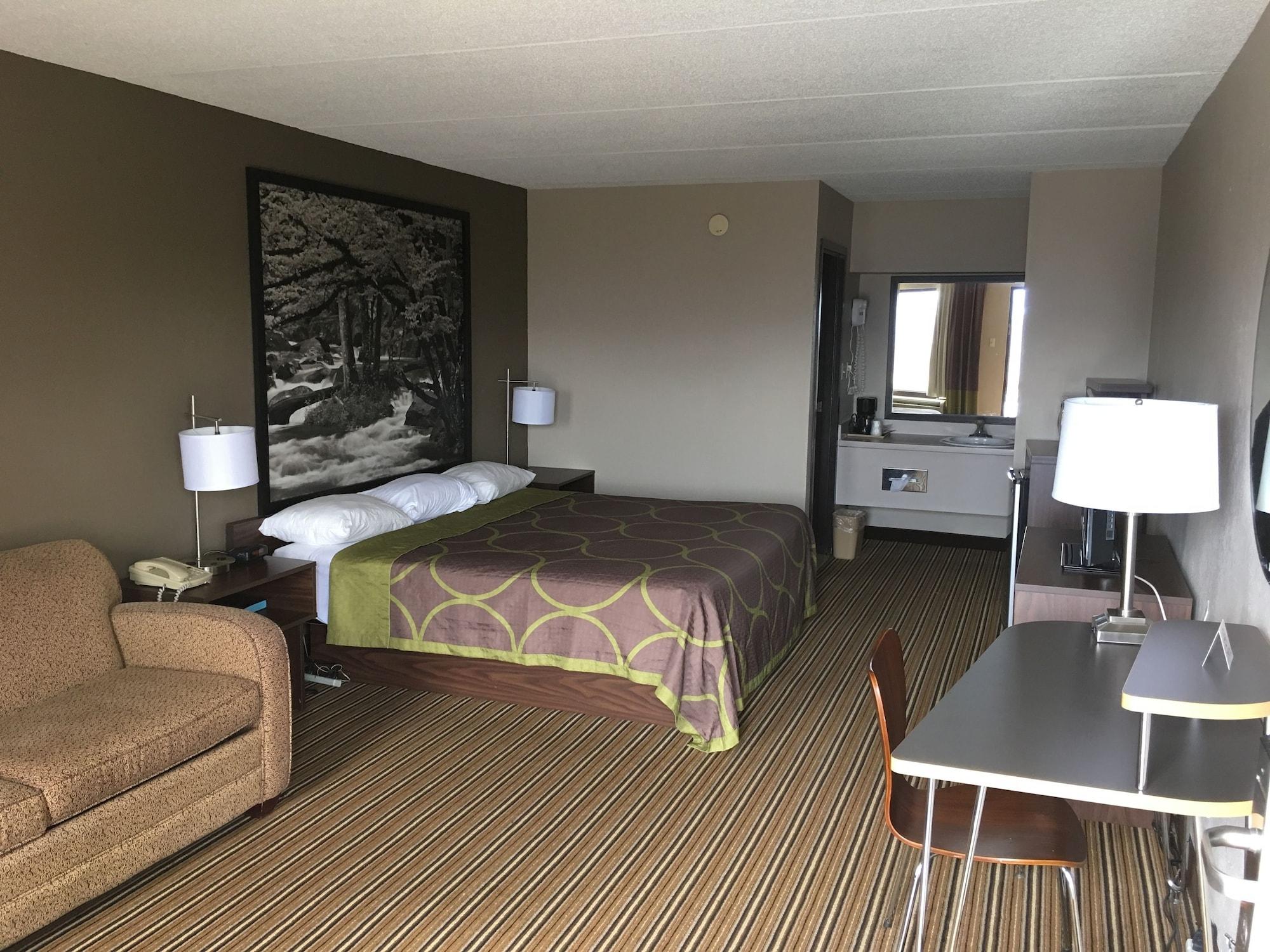 Super 8 By Wyndham North/powell Knoxville