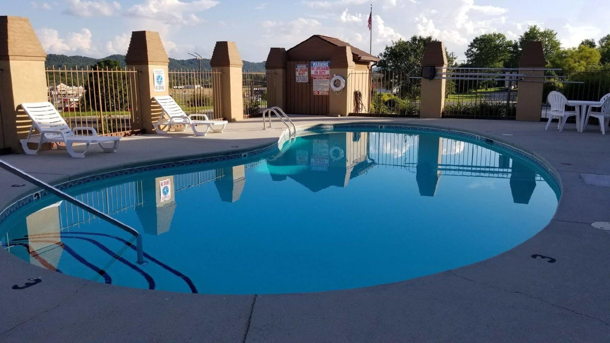 Super 8 By Wyndham North/powell Motel 2*